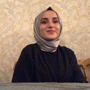 Merve - Dilbilgisi öğretmeni - 