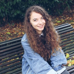 Nora - Prof de français - Le Mans