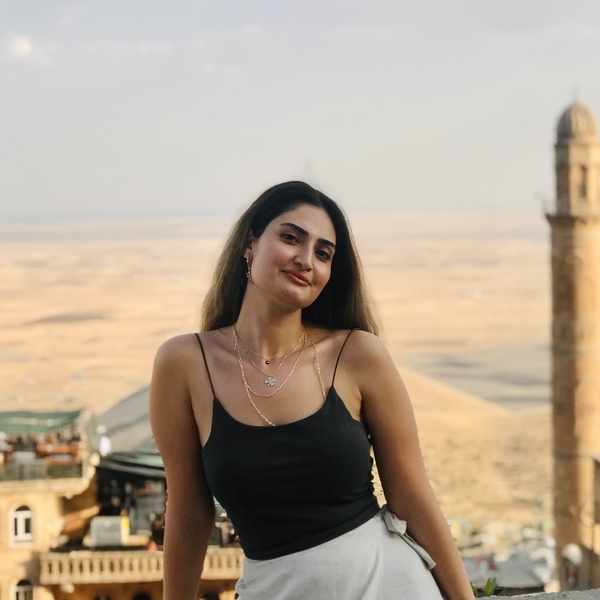Çağla - Dilbilgisi öğretmeni - 