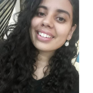 Scarlet - Prof de auxílio para alunos com autismo - Centro