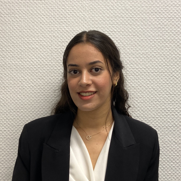 Manal - Prof de français - Oyonnax