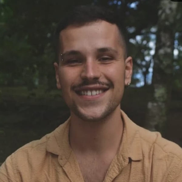 João Vitor - Prof de inglês - Trindade