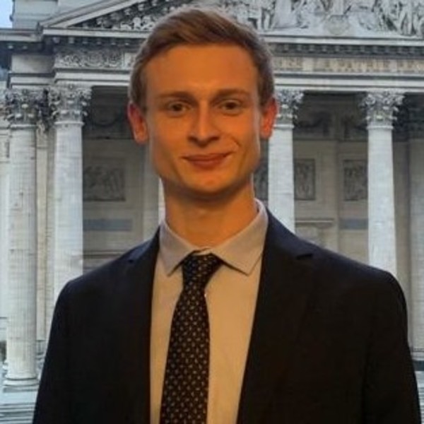 Charles - Prof de droit administratif - Paris
