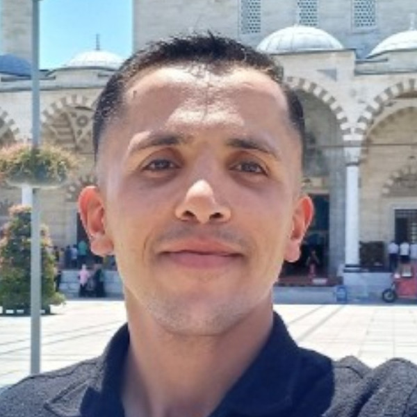 Hüseyin - Arapça öğretmeni - İstanbul