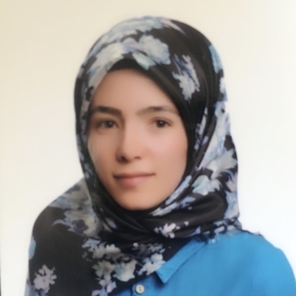 Yasemin - Dilbilgisi öğretmeni - Darıca