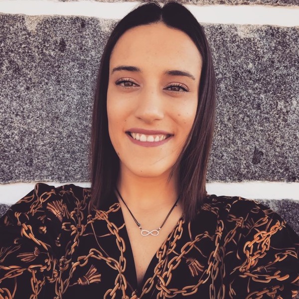 Juliana - Professor de físico - química - Faro