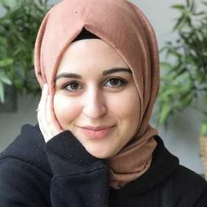 Ayşe - İngilizce öğretmeni - 