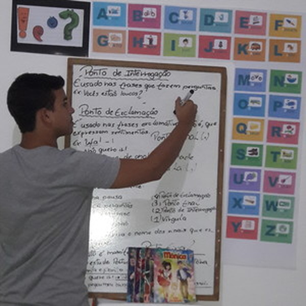 Lucas - Professor de Apoio aos TPC - Magé