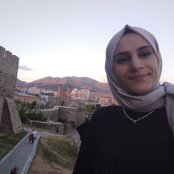 Hilal - Coğrafya öğretmeni - 