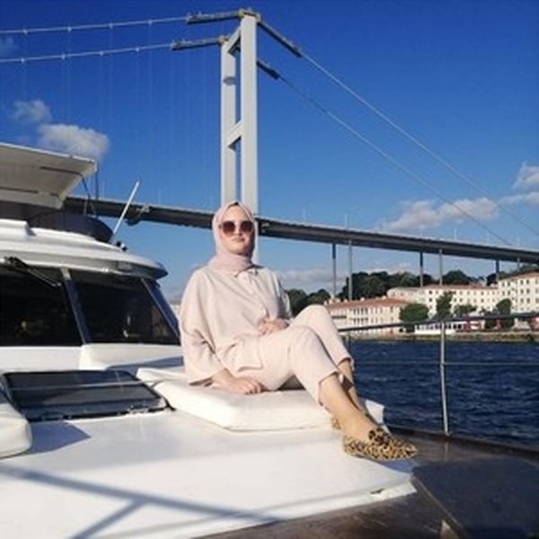 Büşra - Eğitim koçu - 