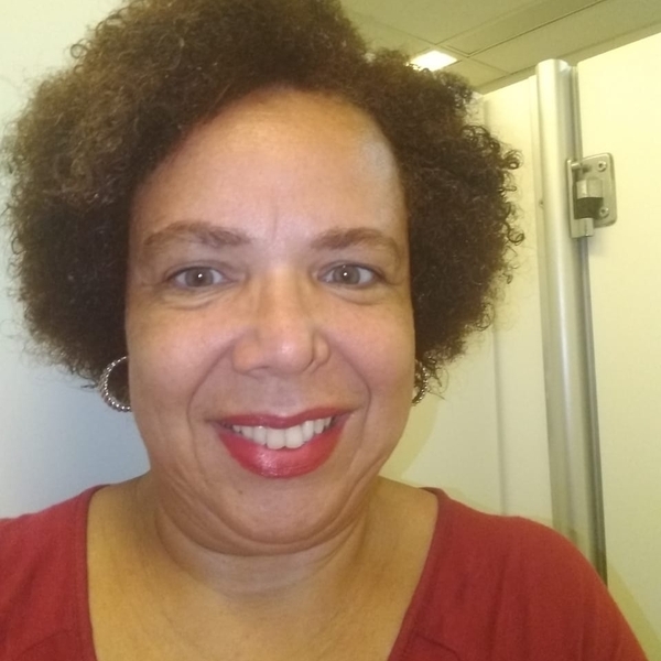 Elaine Cristina - Professor de informática educativa - Santos