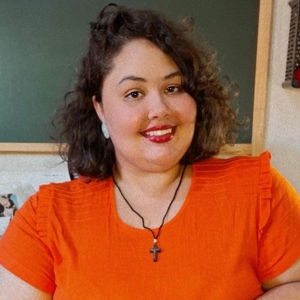 Emanuela Correia Soares - Professor de metodologia de pesquisa científica - Pirassununga