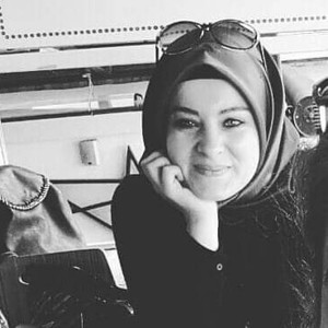 Esra - Tarih öğretmeni - 