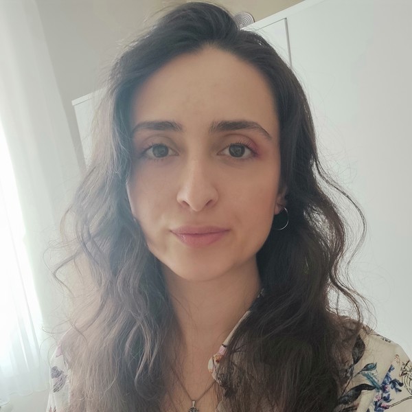 Dilara - Piyano öğretmeni - 