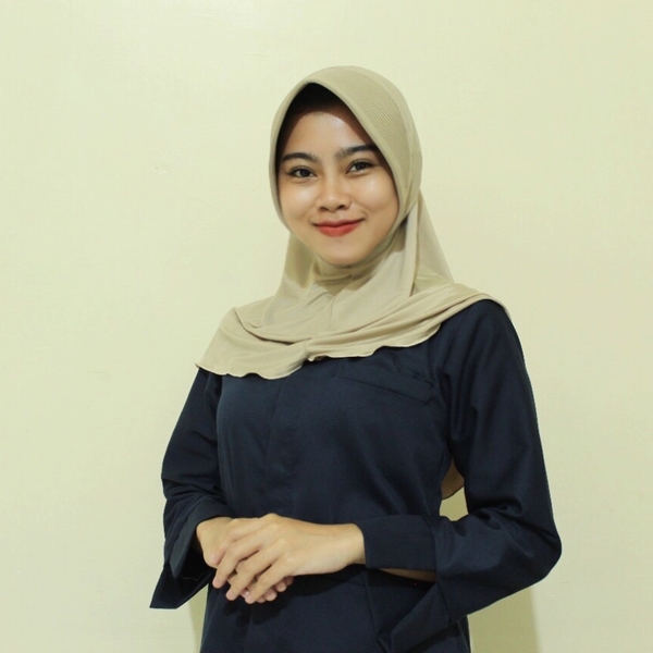 Putri Puji - Guru mengaji - Malang