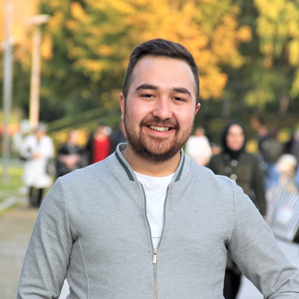 İsmet - Yemek yapma öğretmeni - 