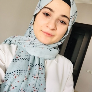 Ayşe - Okul derslerine destek öğretmeni - 
