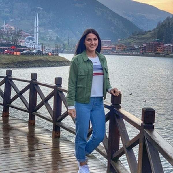 Büşra - Fen bilimleri öğretmeni - Trabzon