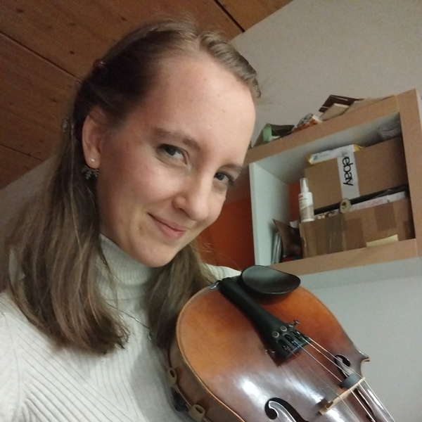 Josefine - Lehrkraft für Bass - Stützengrün