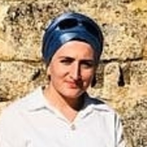 Songül - Dilbilgisi öğretmeni - 