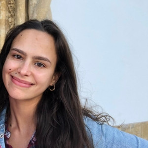 Catarina - Prof de auxílio para alunos com problemas de leitura - Coimbra