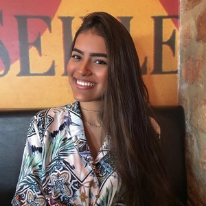 Larissa - Professor de nutrição - Centro