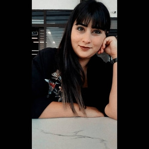 Zeynep - Basın ve halkla ilişkiler öğretmeni - 