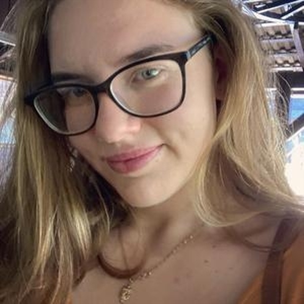 Carolina - Professor de redação - Ivoti