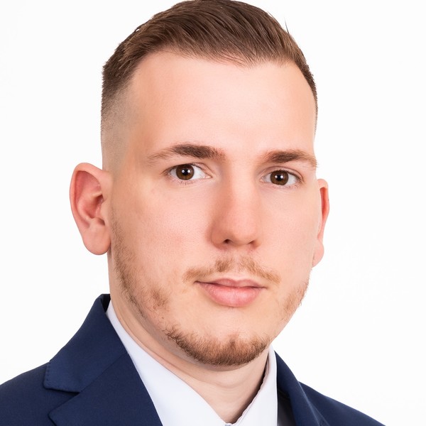 Axel - Prof de marketing - La Ciotat