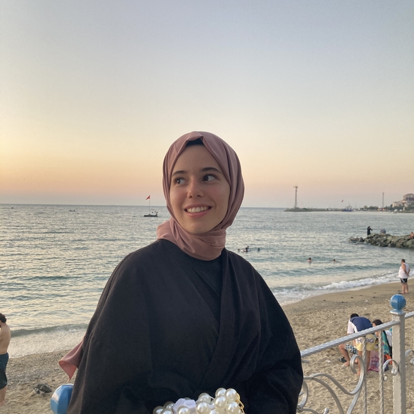 Ayşe beyza - Arapça öğretmeni - İstanbul