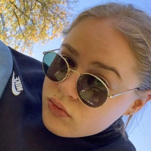 Chloé - Prof de ukulélé - Camiran