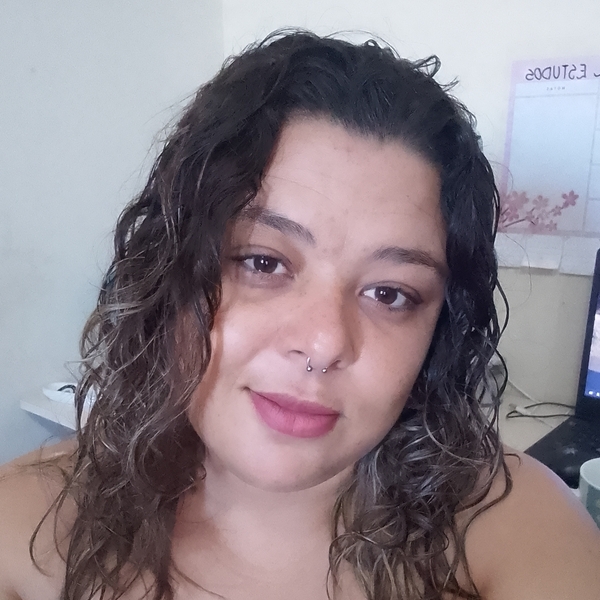 Joyce - Prof de auxílio para alunos com problemas de cálculo - Bonfim