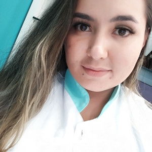 Emily - Prof de farmácia - Novo Mundo