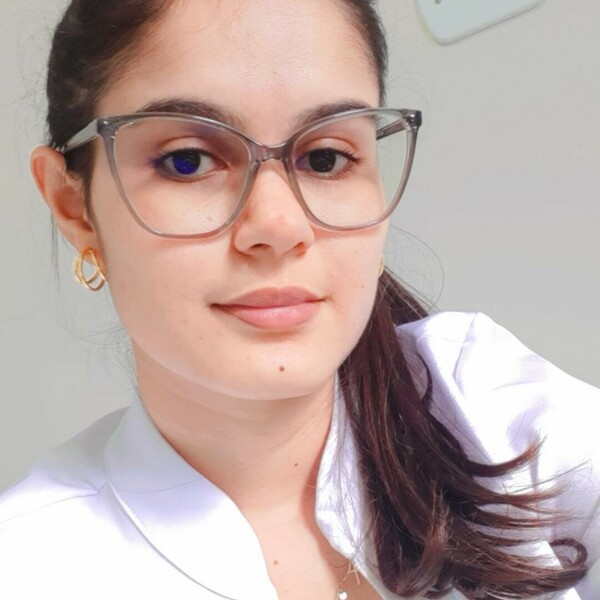 Isabella - Prof de estética - Tupaciguara