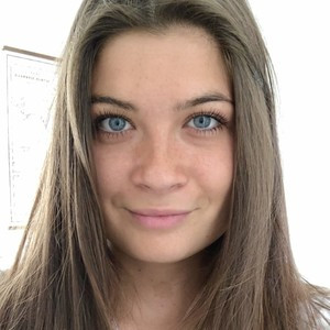 Jade - Prof de droit - Paris