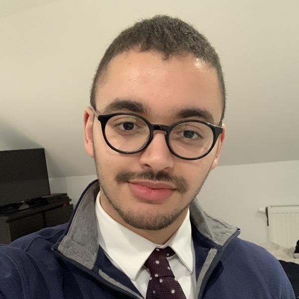 Hakim - Prof de physique - Liège