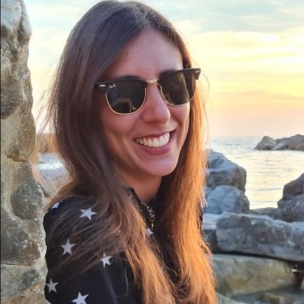 Elena - Insegnante di disegno tecnico - Livorno