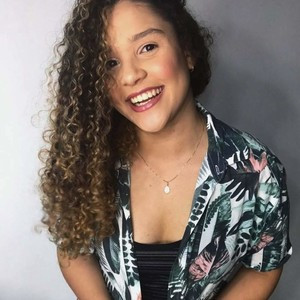 Ana Karolina - Prof de explicações - Luzia