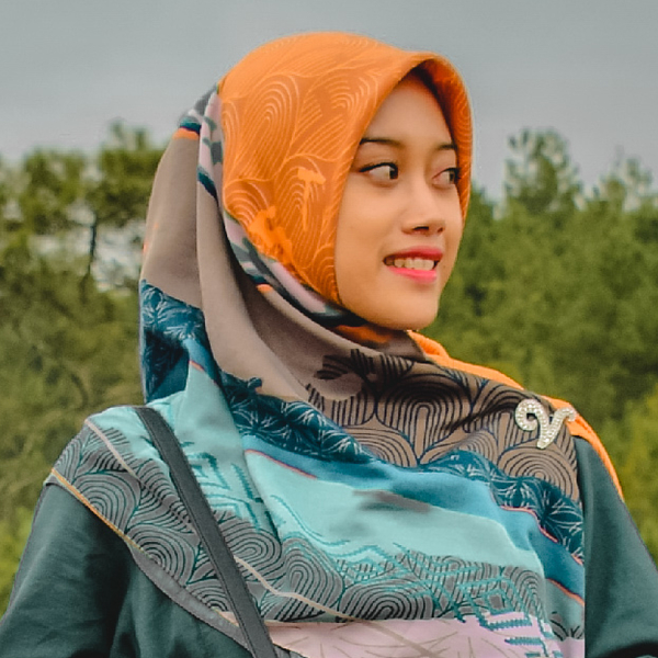Vinaulfa - Guru bahasa arab - Kecamatan Singosari