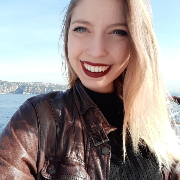 Chiara - Insegnante di aiuto tesi - Milano