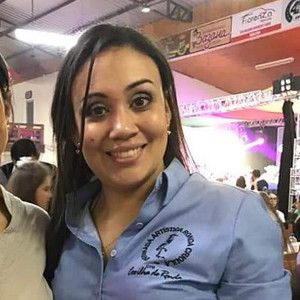 Mariana - Prof de auxílio nos trabalhos de casa - Lulu Genro