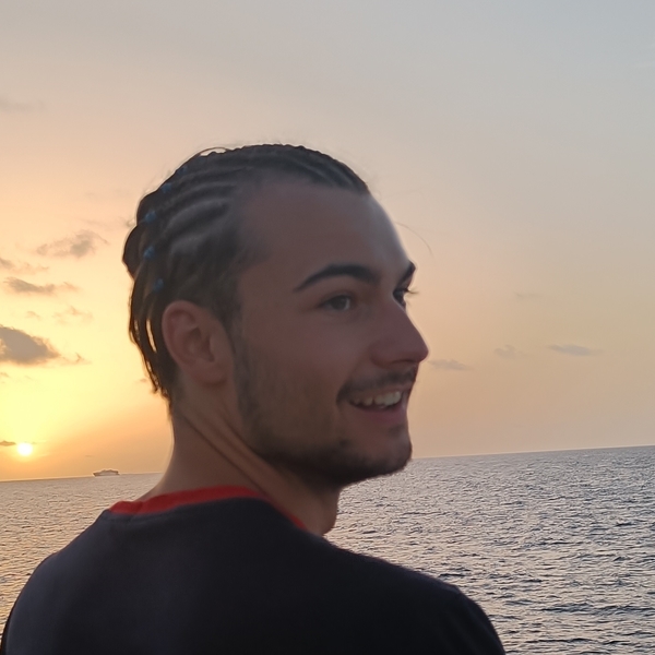 Milan - Prof de piano - Marche-en-Famenne