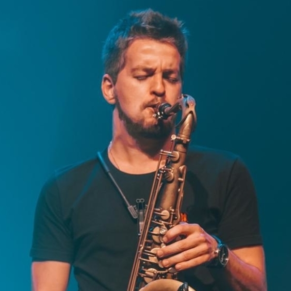 Nilton Cezar - Professor de Saxofone - Consolação