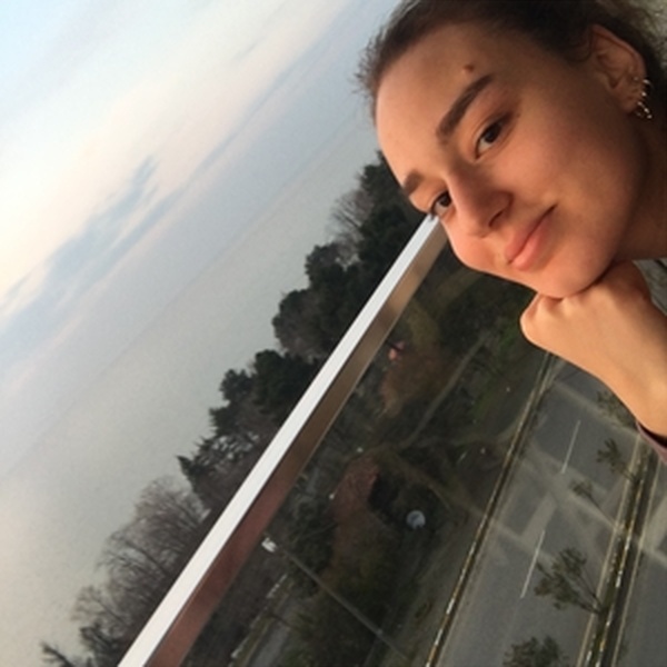 Ecem - Dilbilgisi öğretmeni - Akçakoca
