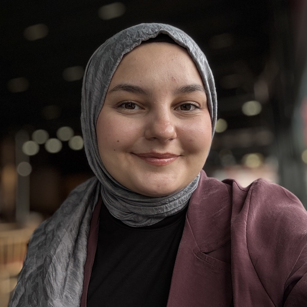 Elif - Matematik öğretmeni - 