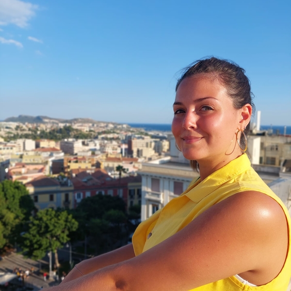 Laura - Prof d'histoire - Frameries