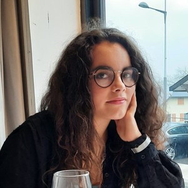 Clara - Prof de physique - chimie - Hauteville-sur-Fier