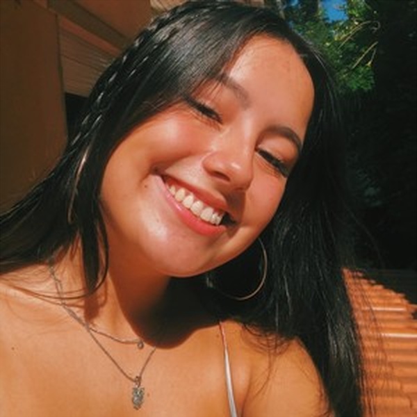 Isabella - Professor de História (Ensino Superior) - Jardim Barbacena