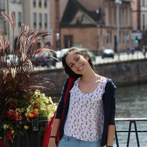 Luiza - Prof de ecologia - Glória