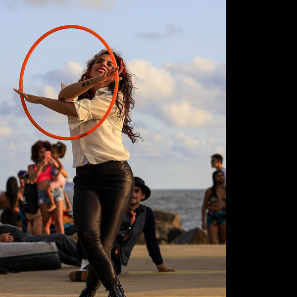 Amanda - Professor de circo - Centerville